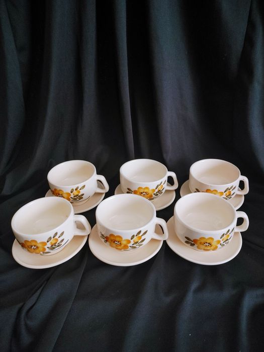 Komolet 6 sztuk filizanki malowane jak fajans Włocławek retro prl