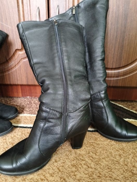 Продам зимові чоботи