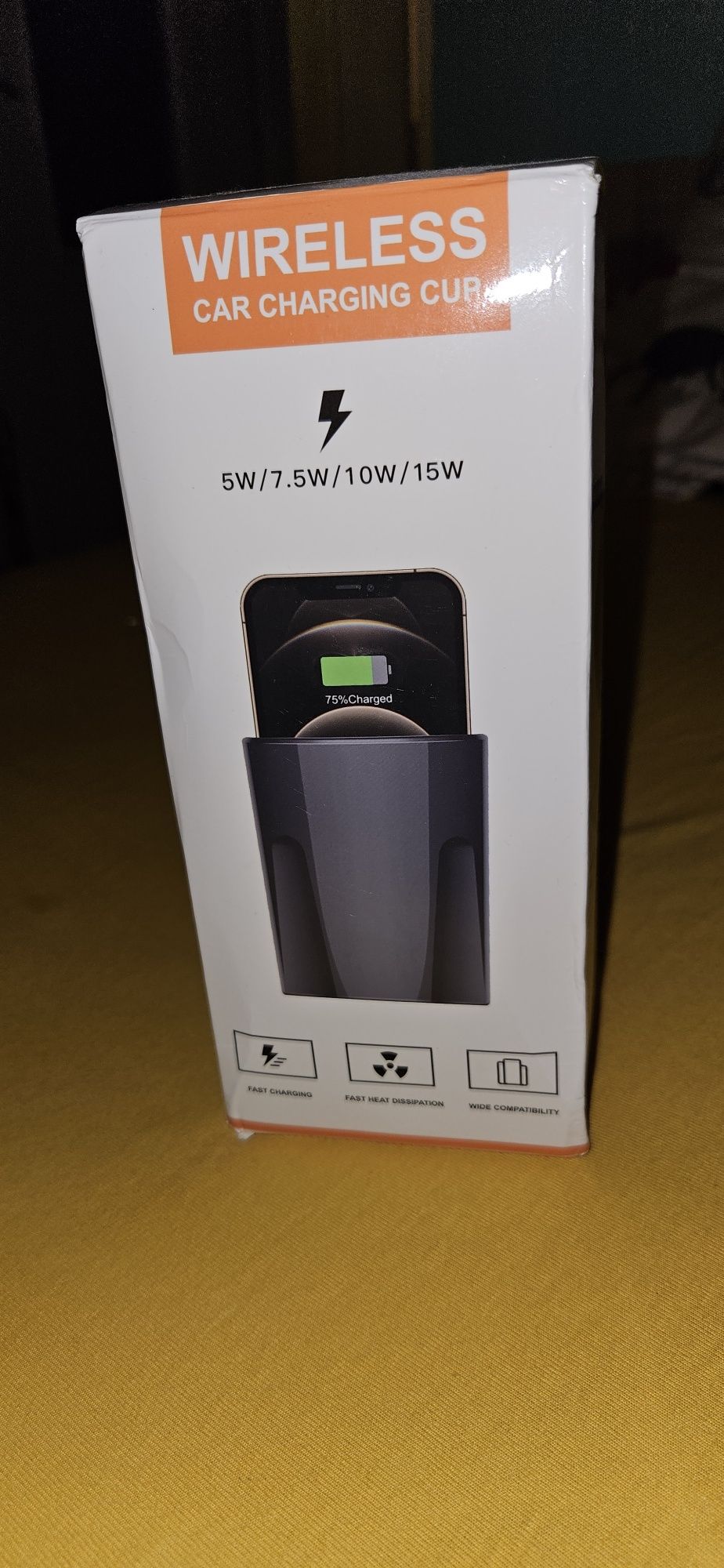 Ładowarka samochodowa bezprzewodowe ładowanie telefonu.