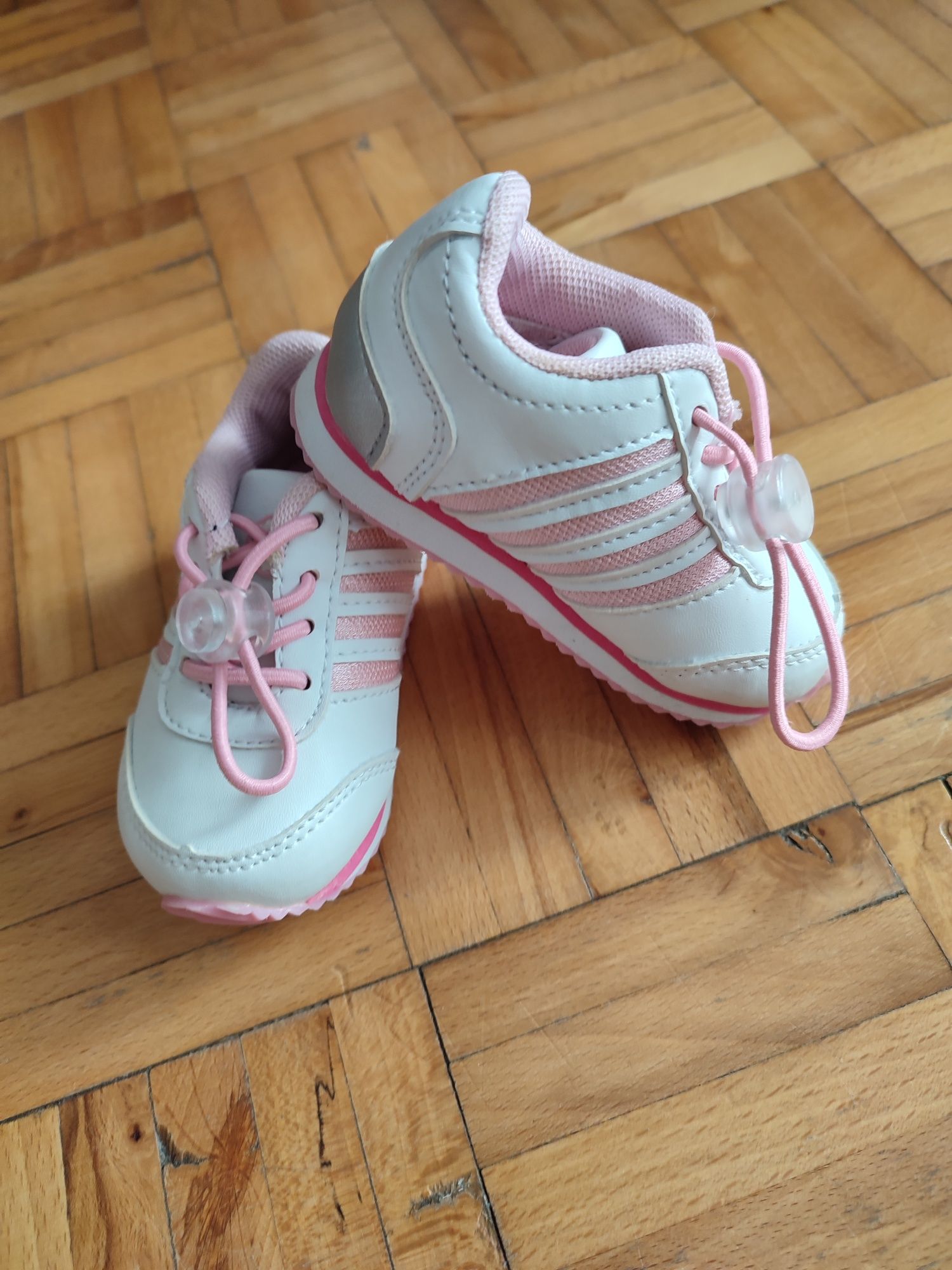 Buty adidaski niechodki dla dziewczynki