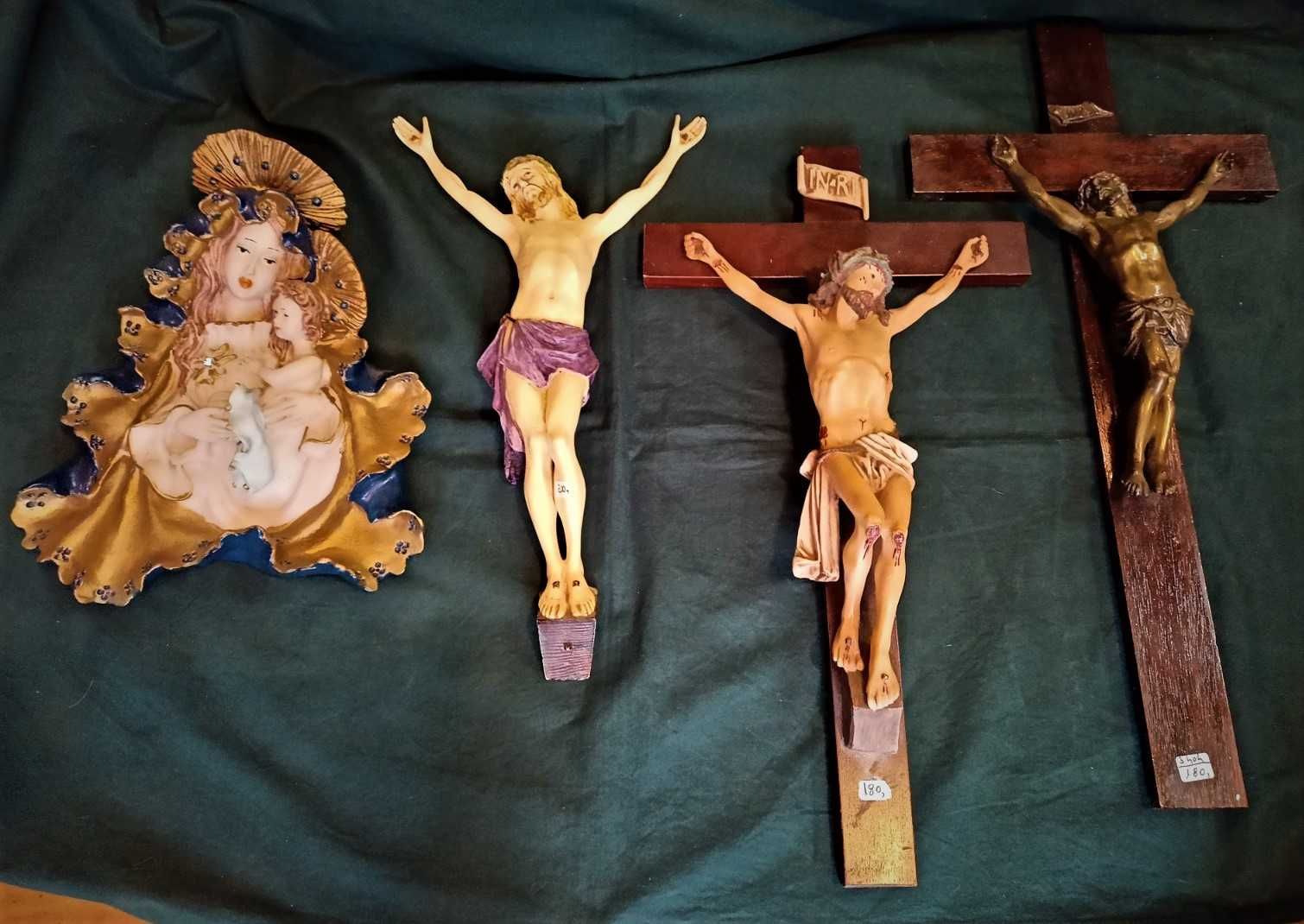 Crucifixos e Nossa Senhora com O Menino