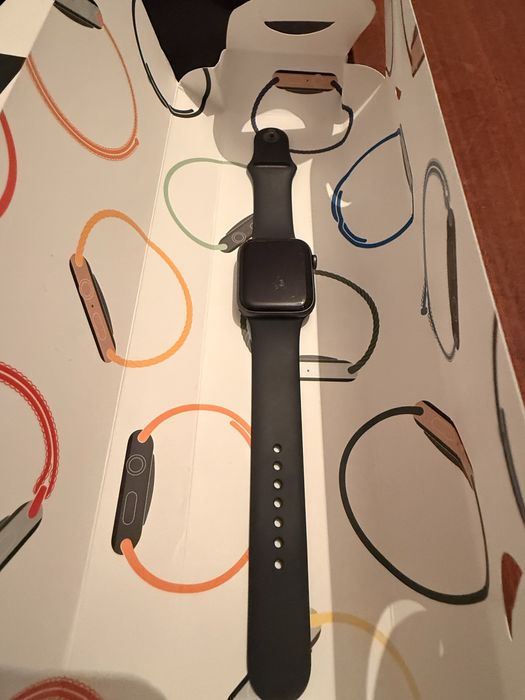 Apple Watch SE 2nd Gen 44mm Space Gray (GPS)