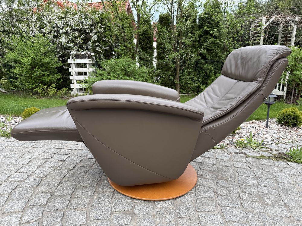 fotel HUKLA rozkładany obrotowy z funkcją relax relaksacyjny TV skóra