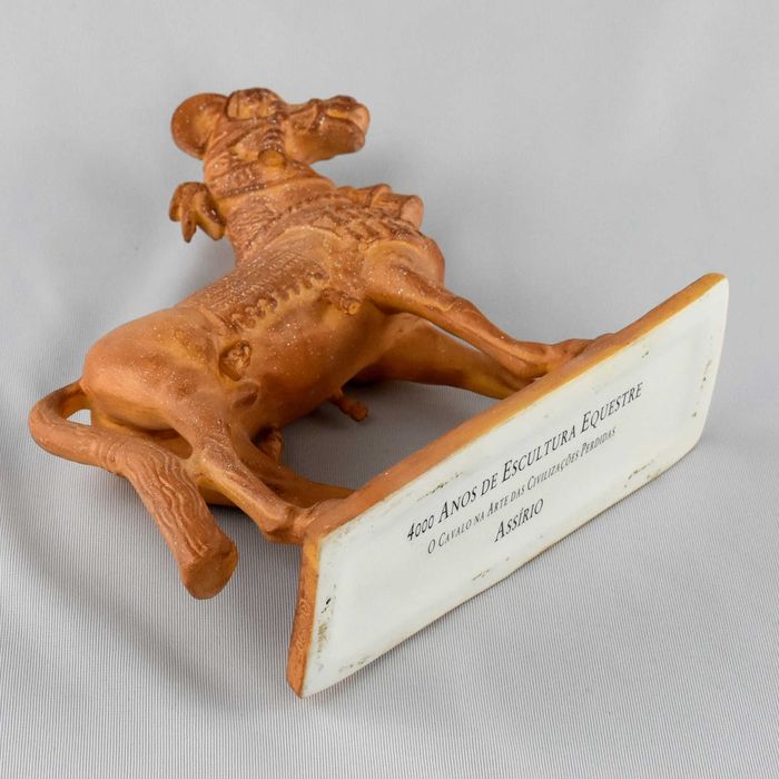 Figura em biscuit de Cavalo 4000 anos de Escultura Equestre – ASSÍRIO