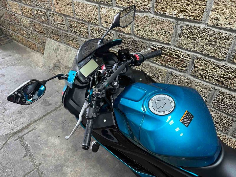Yamaha R-25 з Японіі