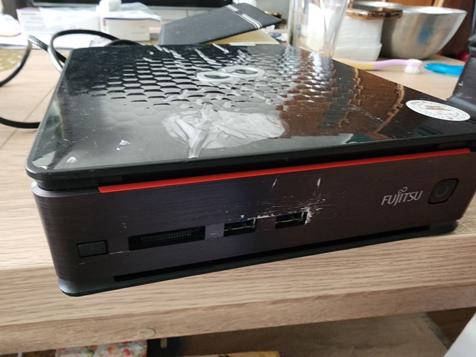 Mini komputer fujitsu z dyskiem HDD