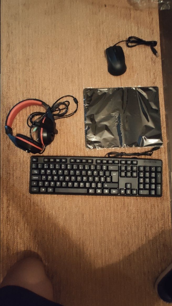 Conjunto headset+rato+teclado+tapete