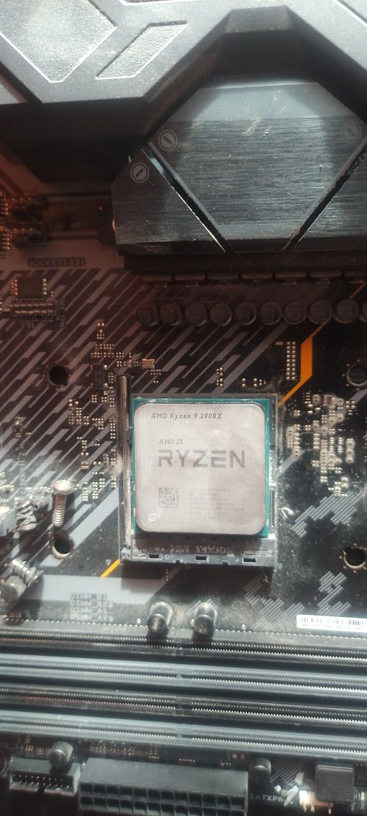 Procesor AMD Ryzen 9 3900X, 3.8 GHz, 64 MB