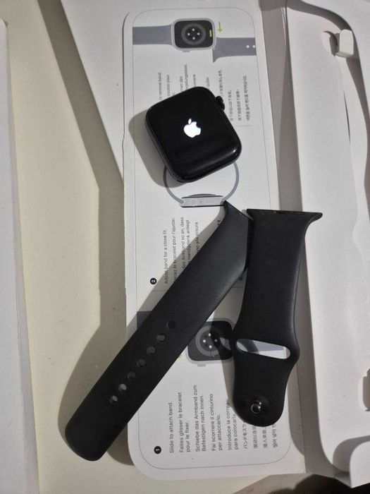 Apple Watch SE 2 GPS 44mm – pełny zestaw, działa idealnie