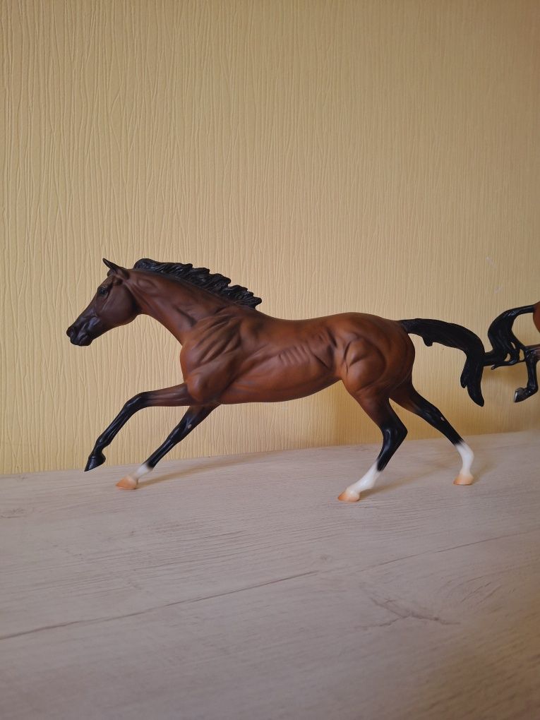 Модель коня Breyer traditional Cigar (як шляйх лошадь schleich)