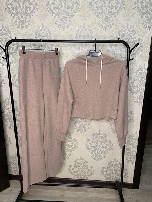 Костюми прогулянкові жіночі