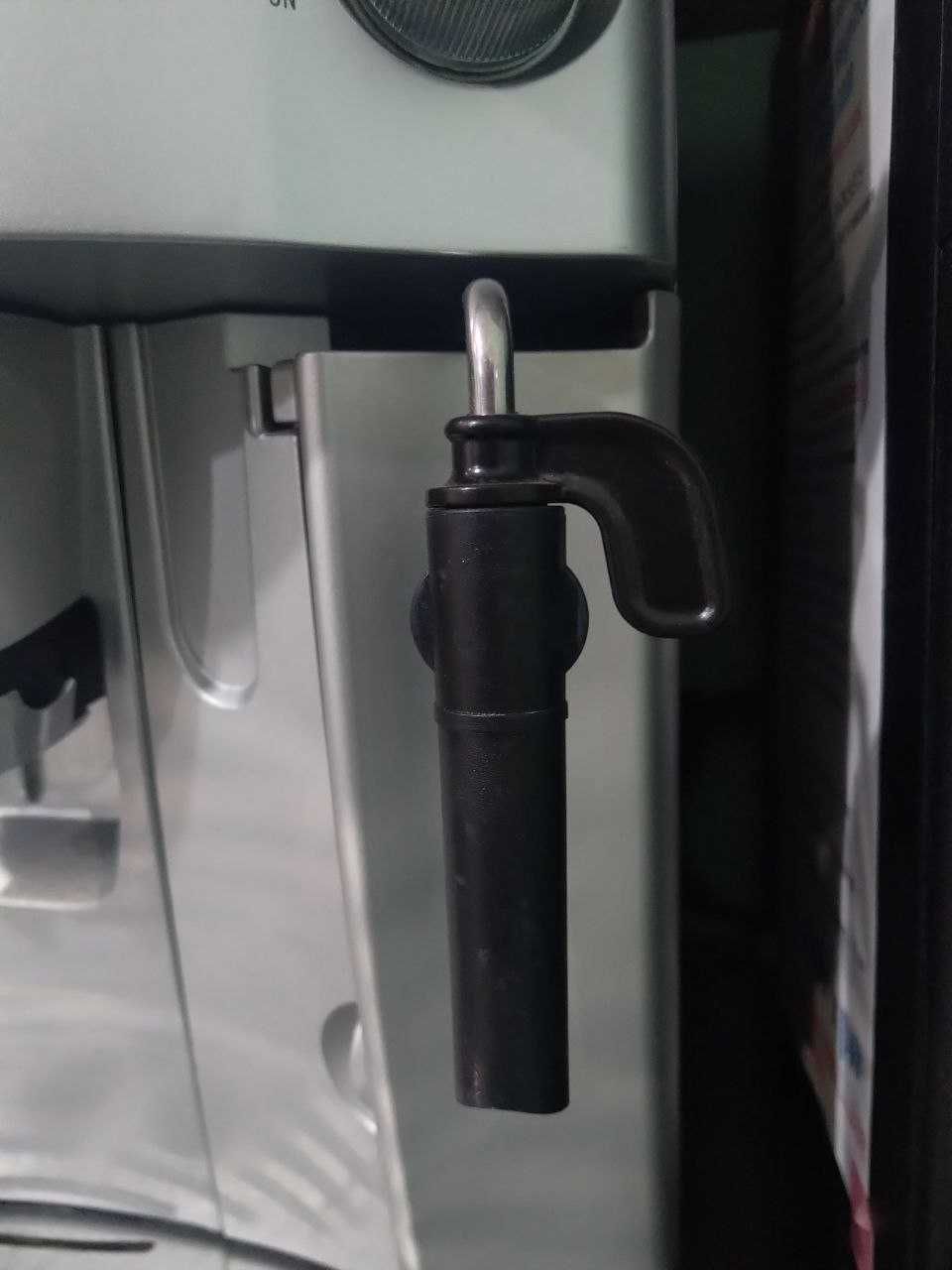 Кавомашина Delonghi Magnifica ESAM 4400, у відмінному стані, НІмеччина
