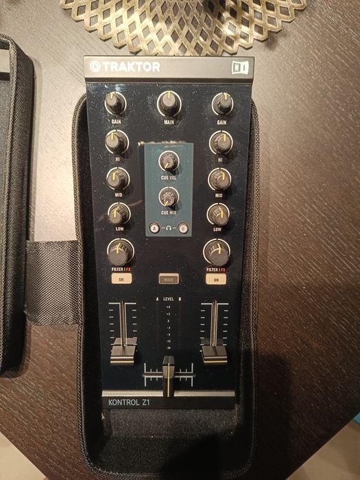 Traktor Kontrol Z1 + Kontrol Bag