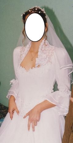 Элегантное свадебное платье 46-48 размера (рост 170см) с фатой