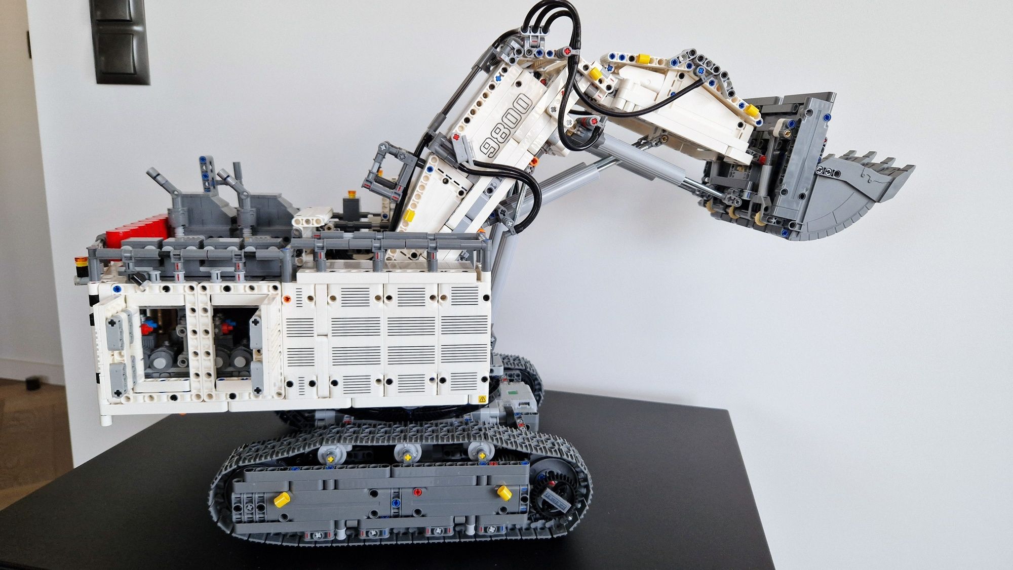 LEGO Technic Koparka LIEBHERR R 9800