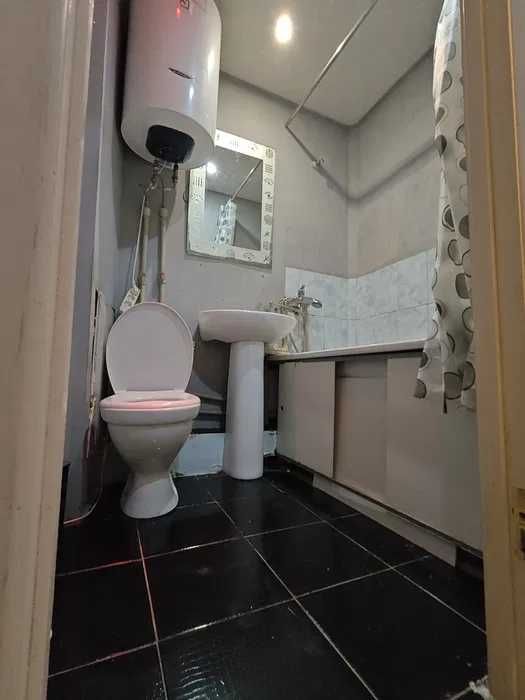 Продам однокімнатну квартиру в центрі