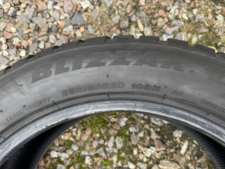 Шини зимові  255-50-20R  Bridgestone
