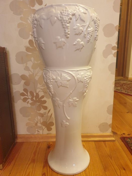 Donica na kwiaty z kolumną. Ceramika