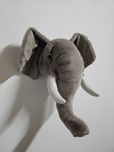 Cabeça de elefante em peluche para parede