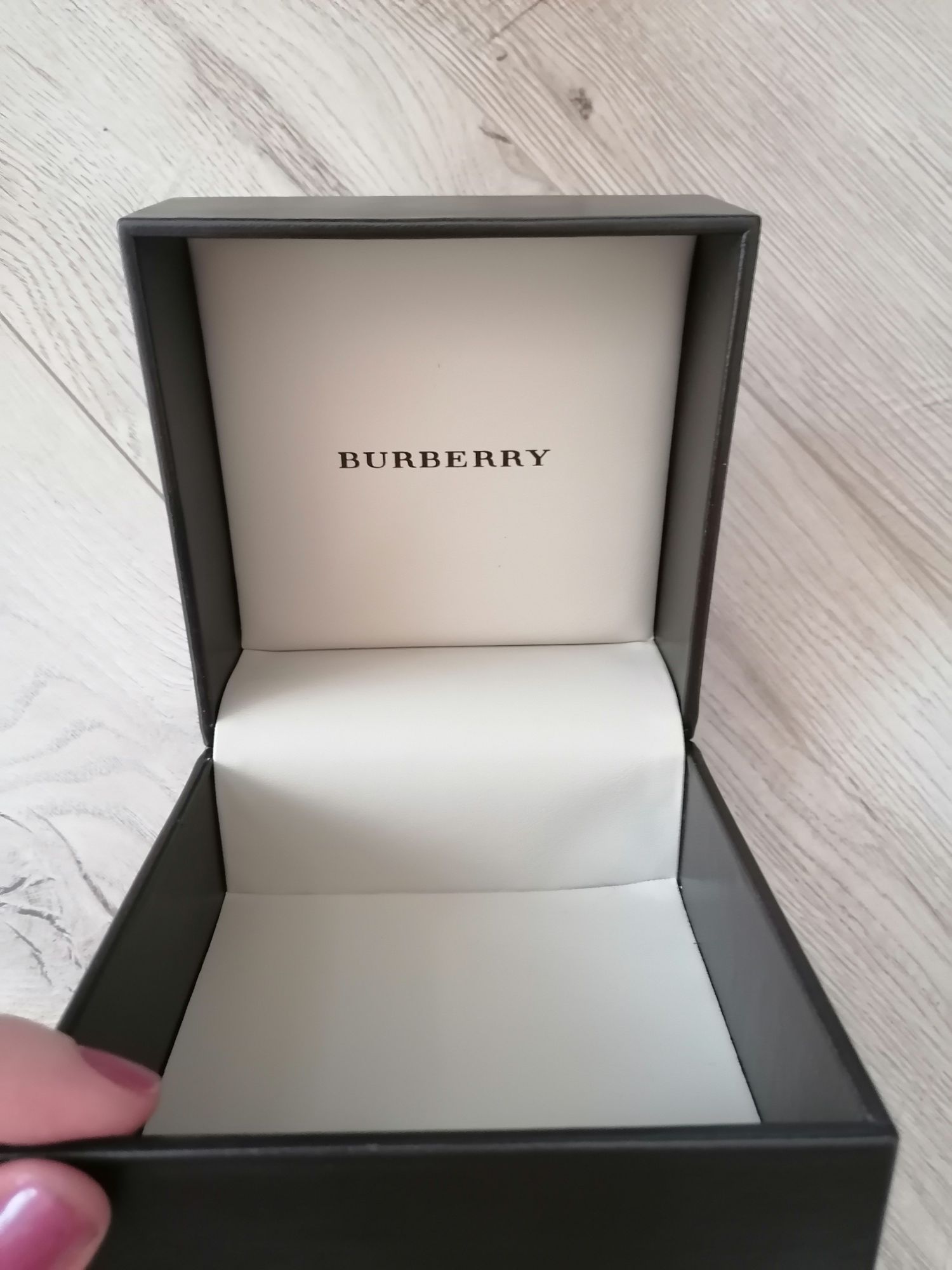 Pudełko na zegarek Burberry