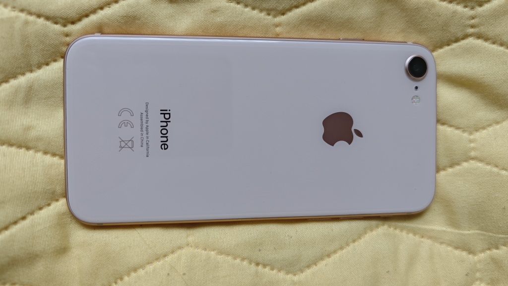iPhone 8 bardzo dobry stan nowa bateria