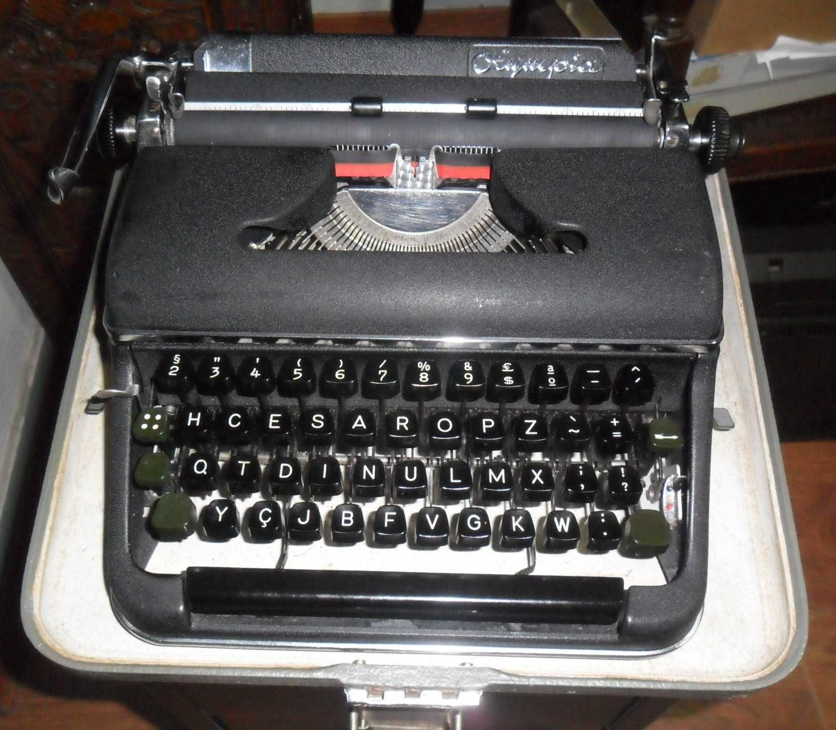 Máquina de escrever Olimpya impecável