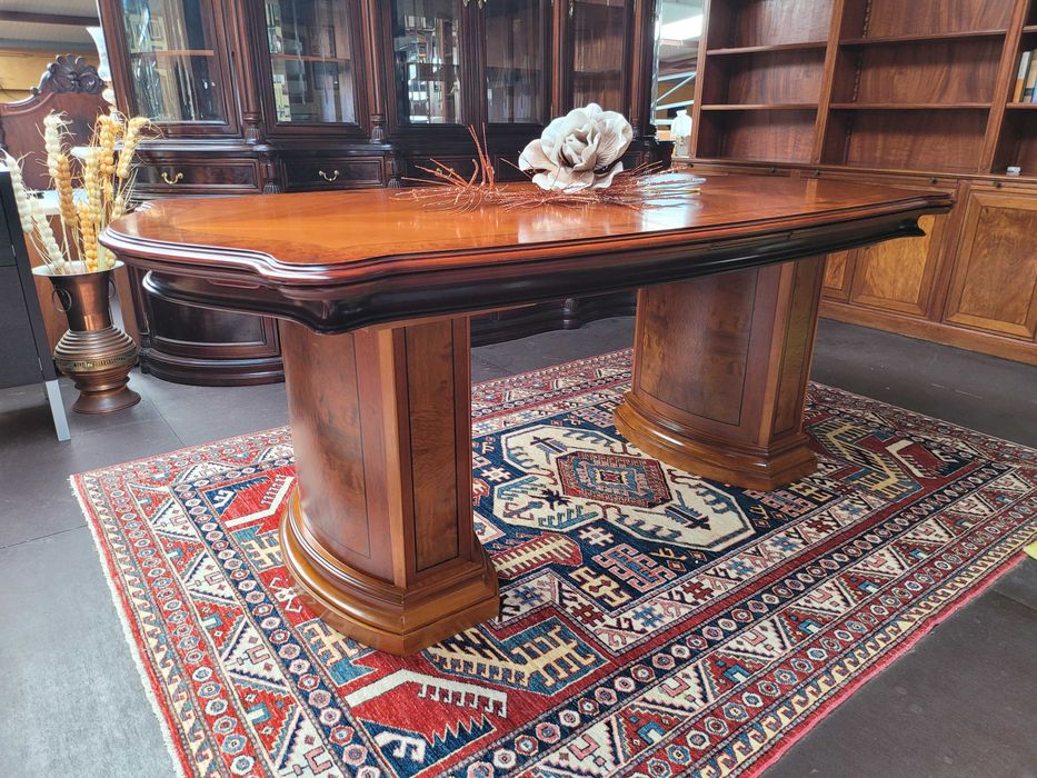 Enorme mesa de sala - Muito bom estado geral