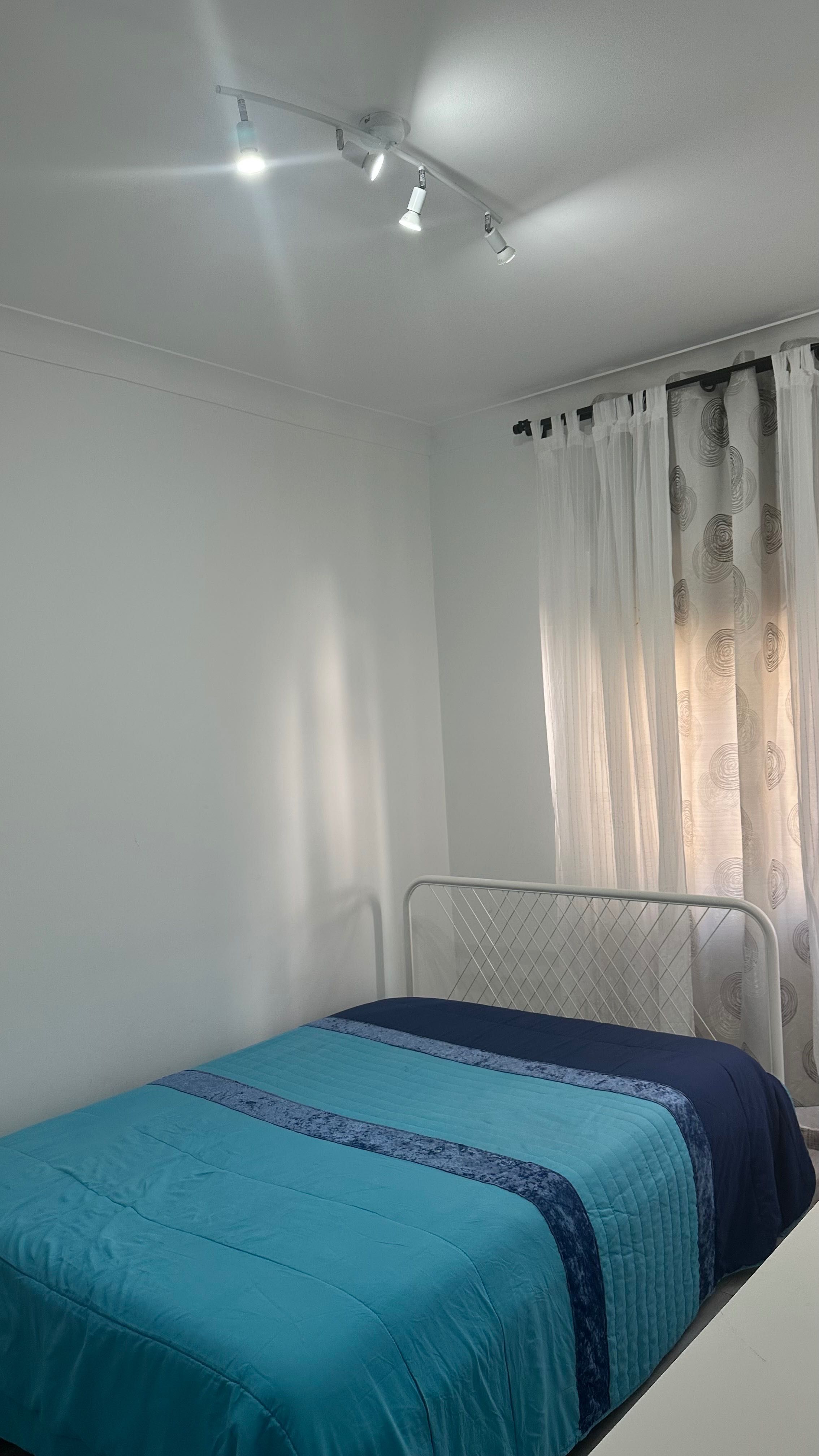 Quarto disponível Queluz-Belas só para mulheres 360€ 3min da estação.