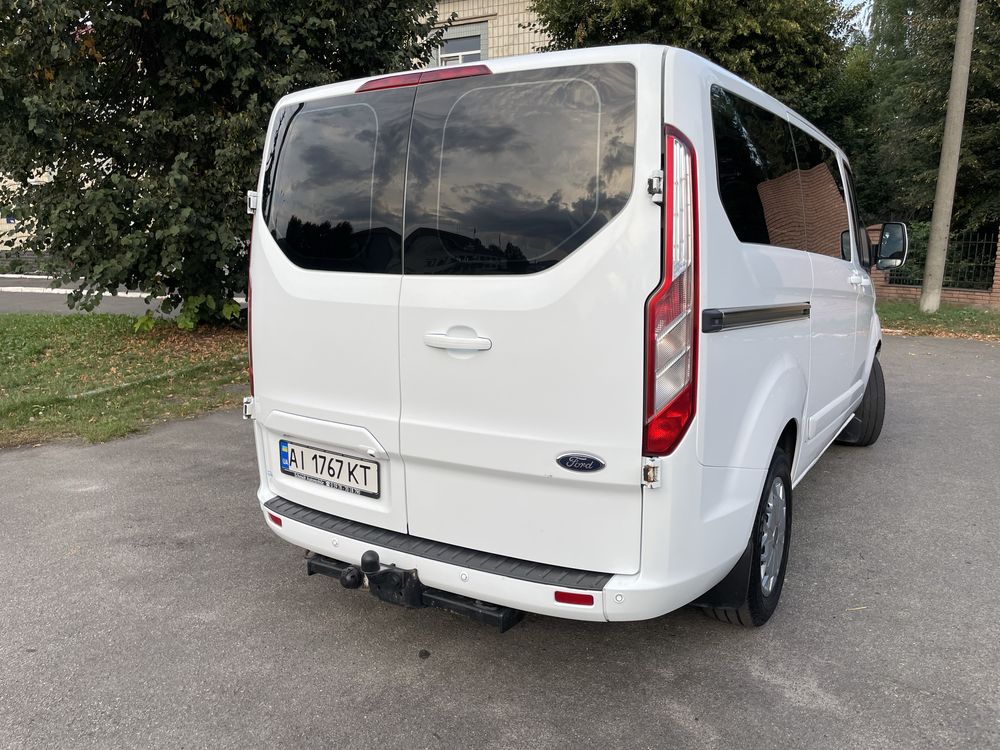 Автомобіль Ford Transit Custom