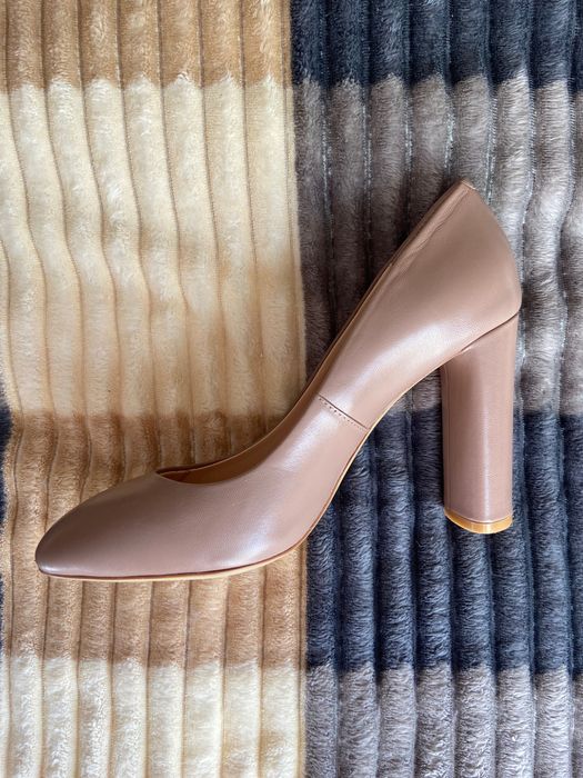 Туфлі на підборах