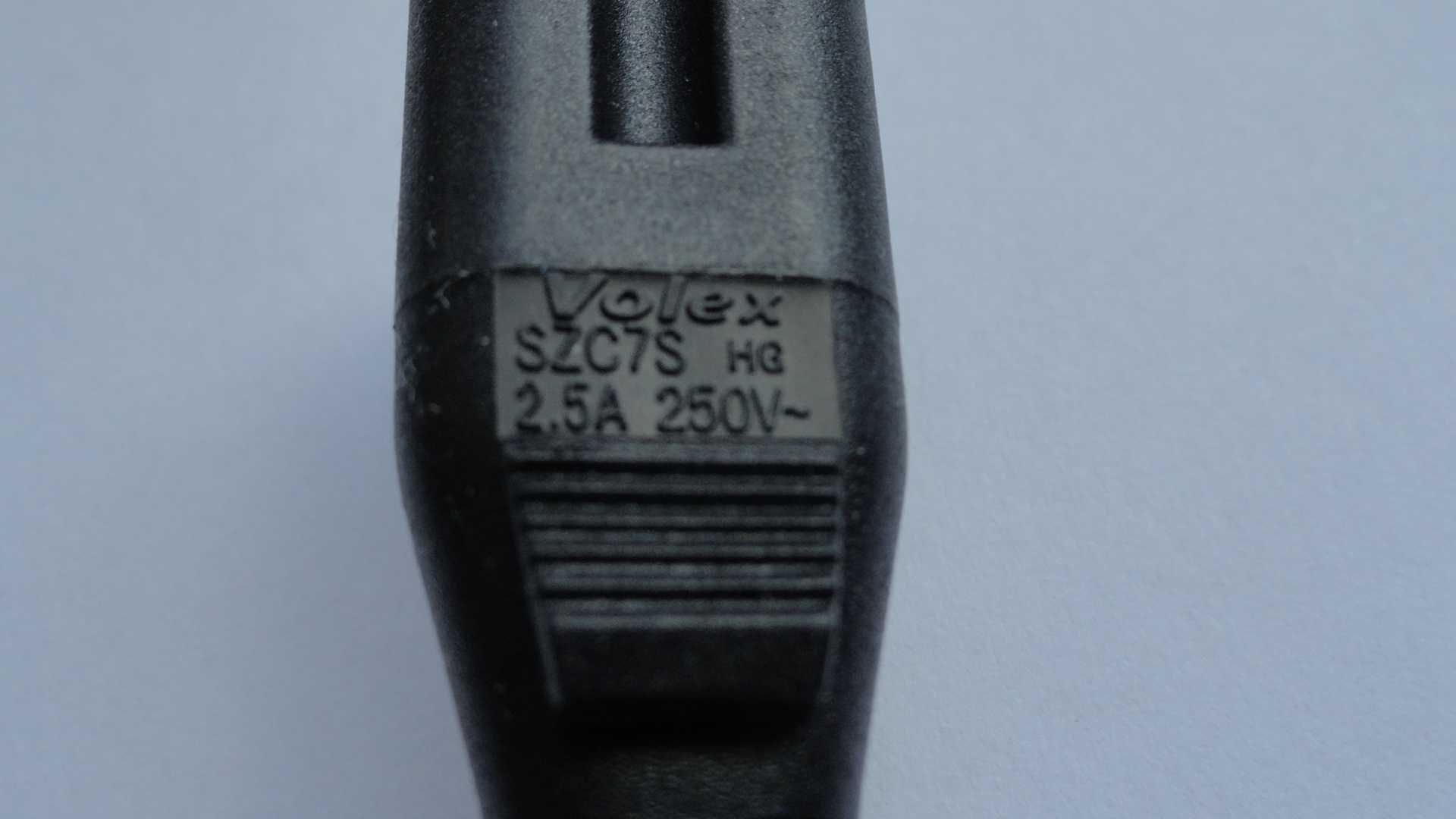 Kabel zasilający: ósemka (C7) z angielską wtyczką - 2,5 A - nowy.