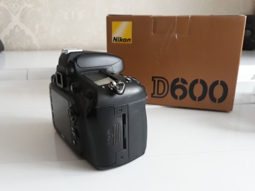 Продам Nikon D600 + об’єктив 50мм 1.4.