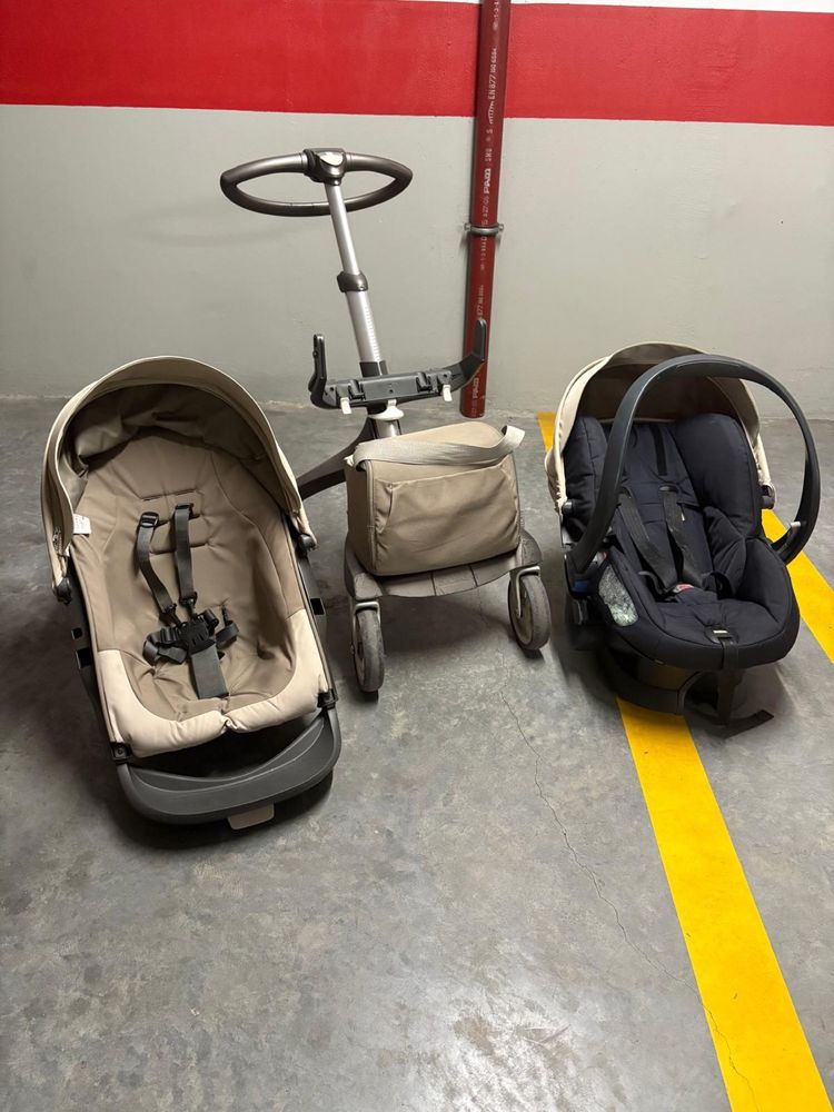 Carrinho de bébé Stokke muito completo
