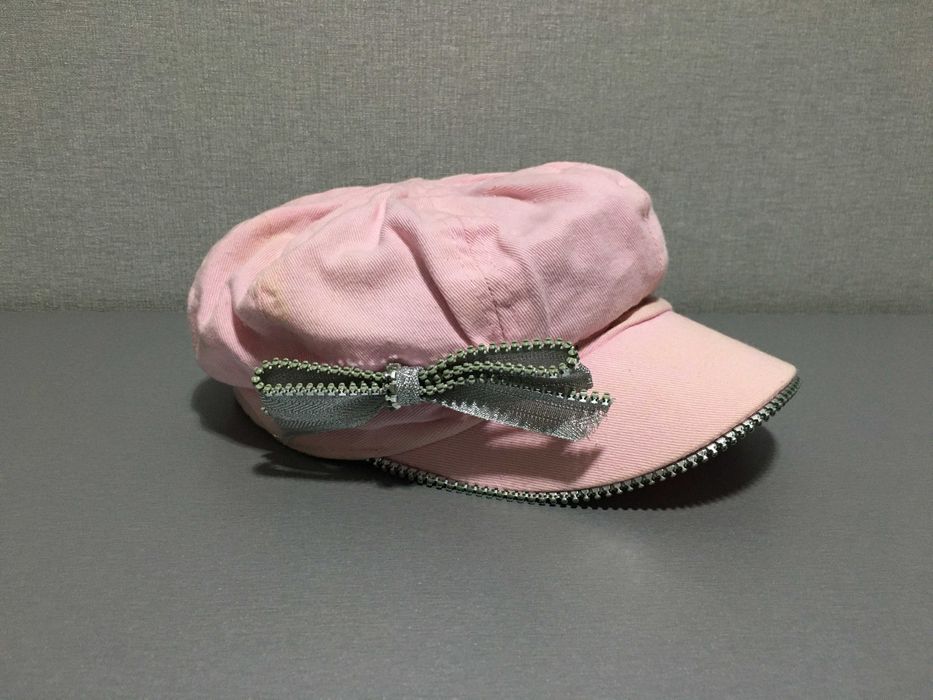 Рожева жіноча кепка