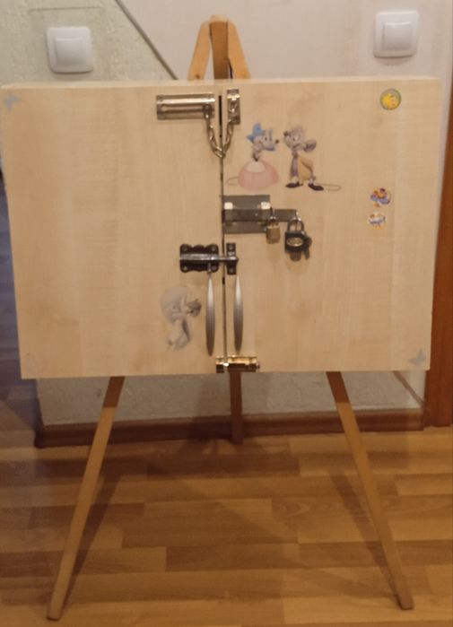 Основа для дитячого бізіборда + розвиваючі іграшки