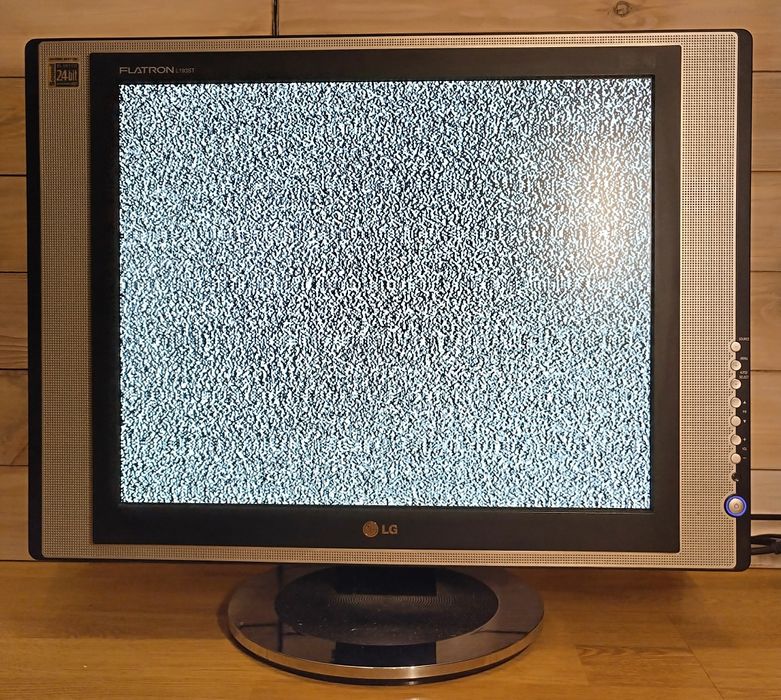 Монитор 19 LG с ТВ тюнером
