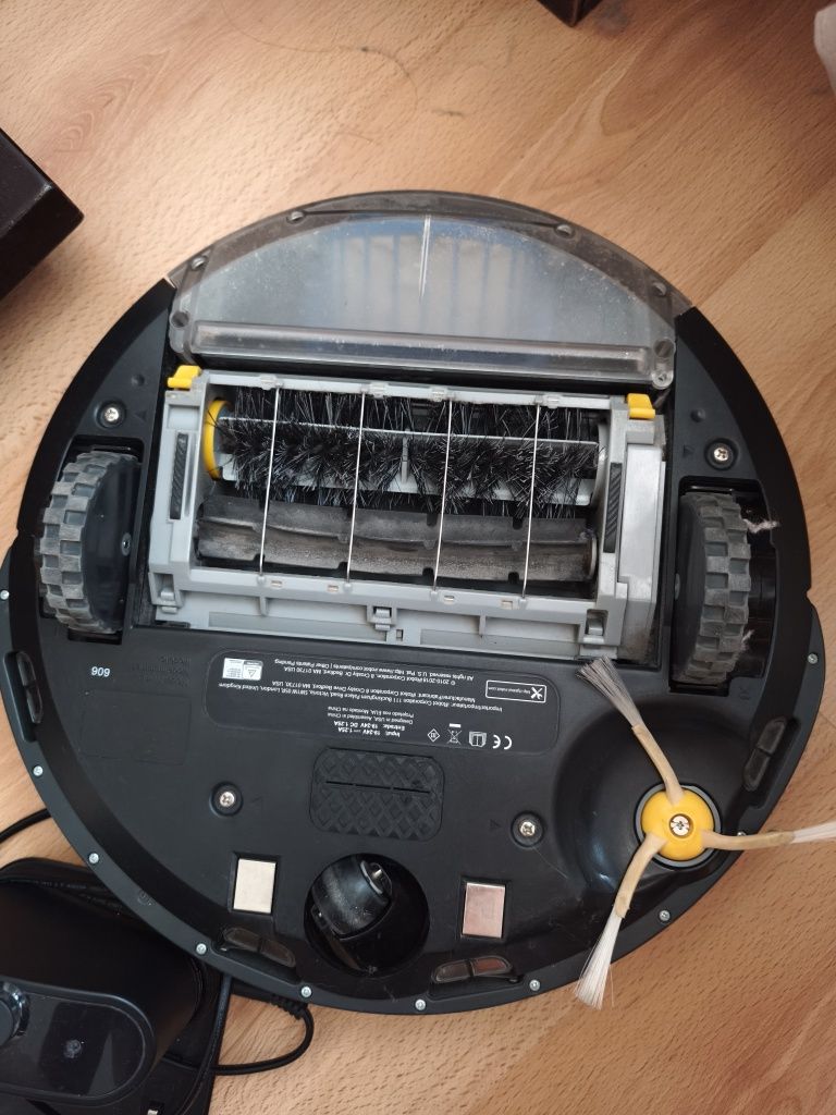 Irobot Roomba. .