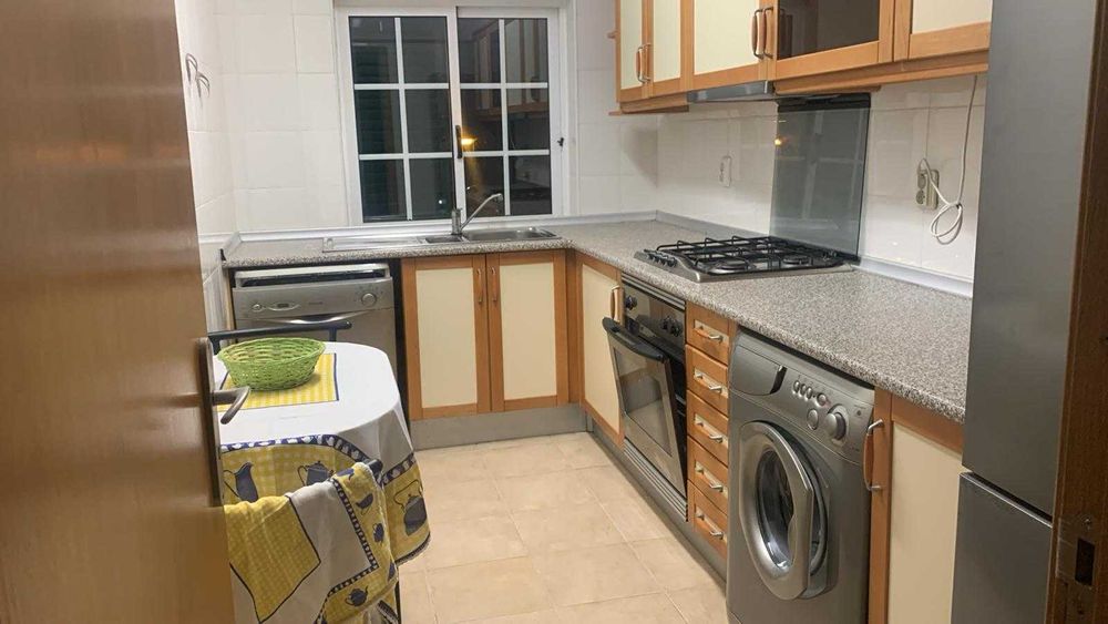 Arrenda se aparsamento