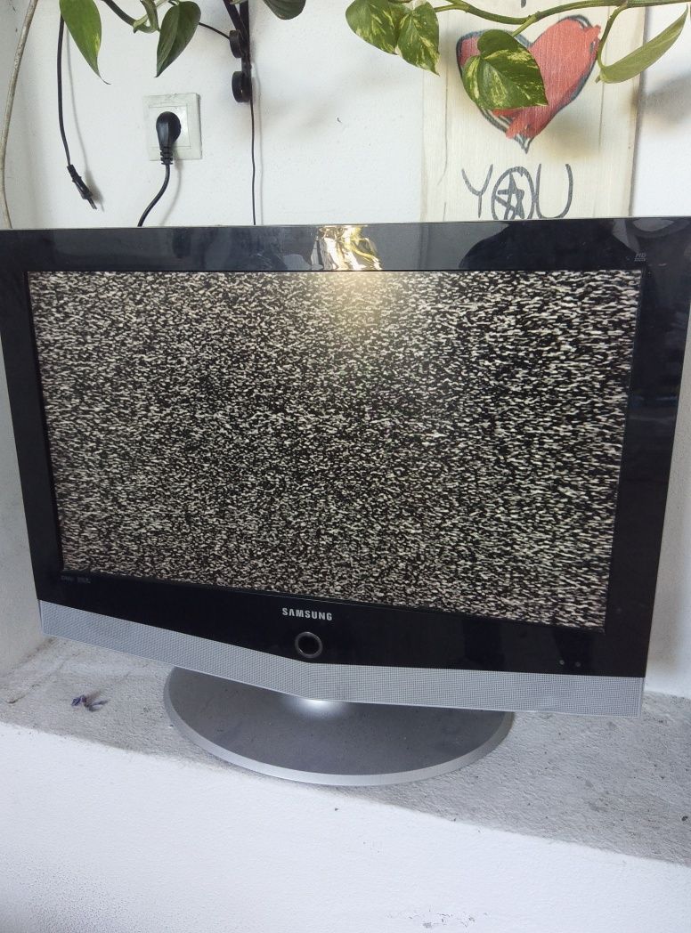 TV LCD Grundig le32r51b