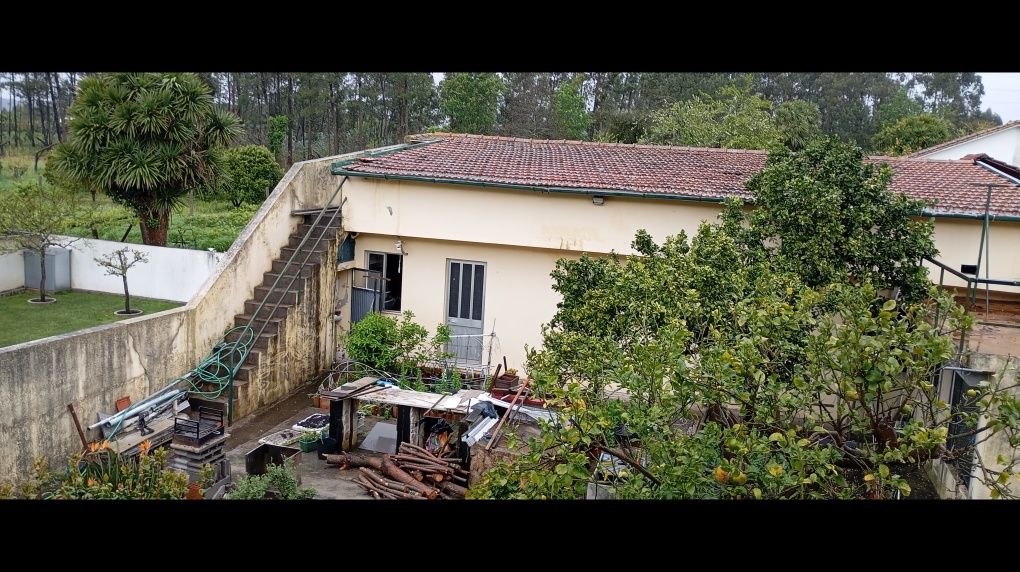 Alugo espaço para arrumos em anexo independentemente