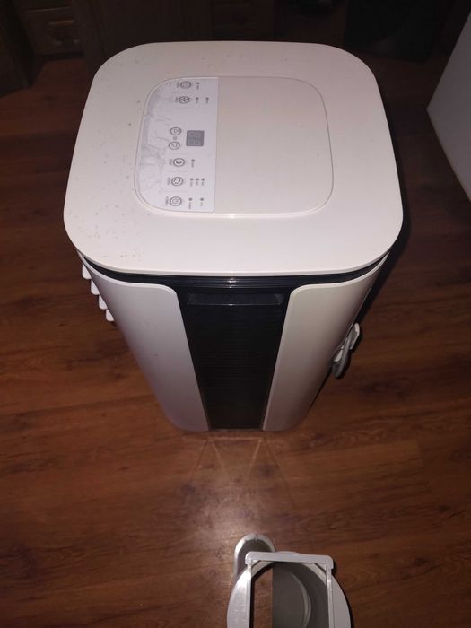 Powiew Ulgi w Sercu Lata: Klimatyzator Eberg Ochłodzi Twój Dom!