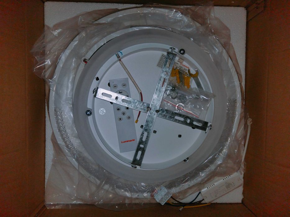 Продам нову люстру з пультом управління, не підійшов розмір, в Києві