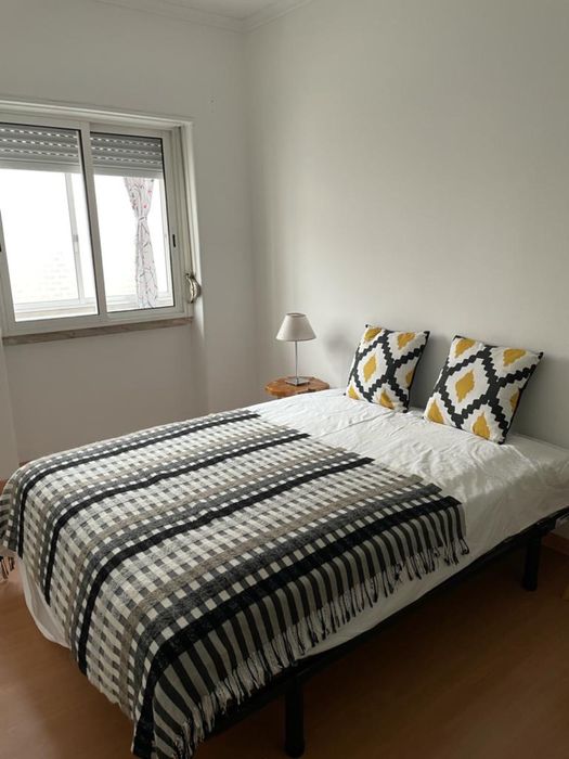 Aluga se Quarto para Casal  em Campolide a 5 min das Amoreiras