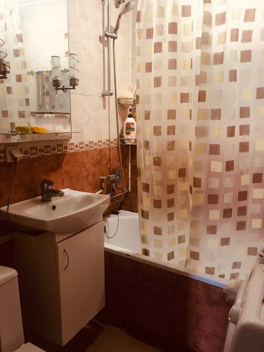 Продам 2 квартиру Центр Нежинская