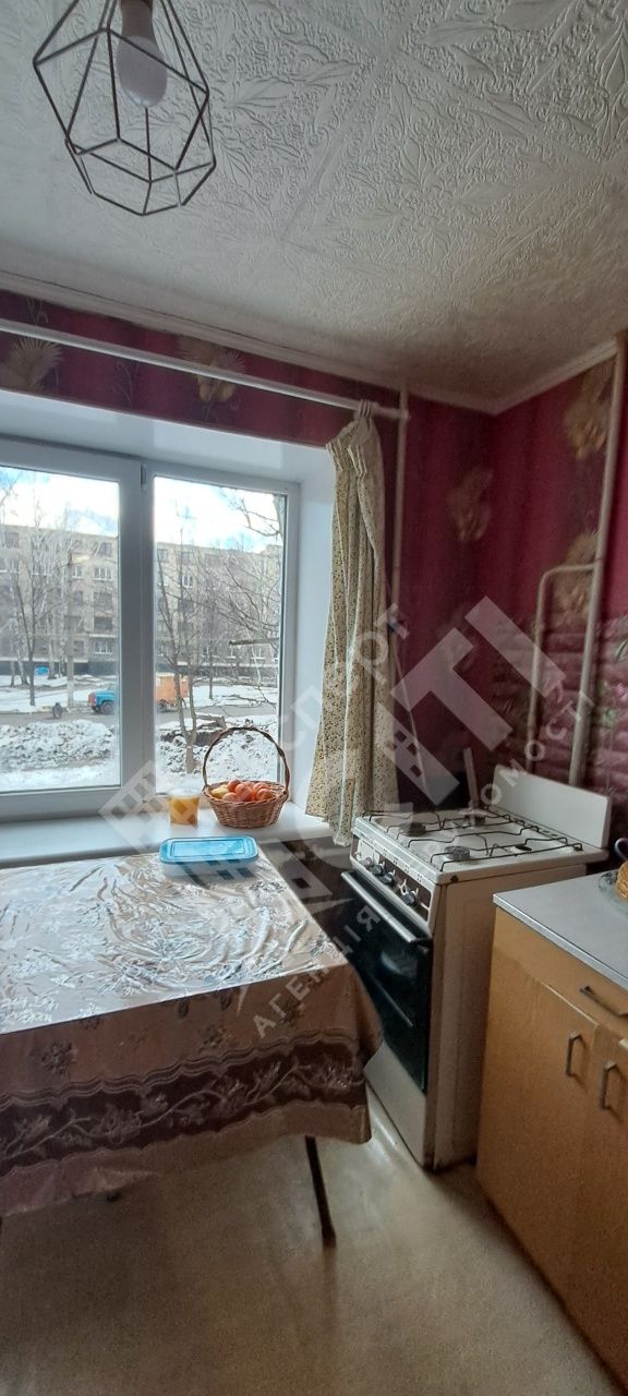 Продам 2 кім. квартиру. 9 квартал , Черкасова.