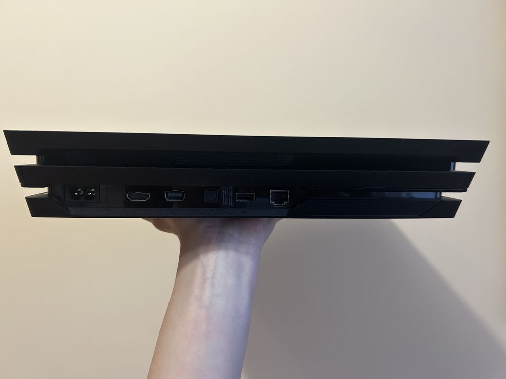 Play Station PS 4PRO 1TB