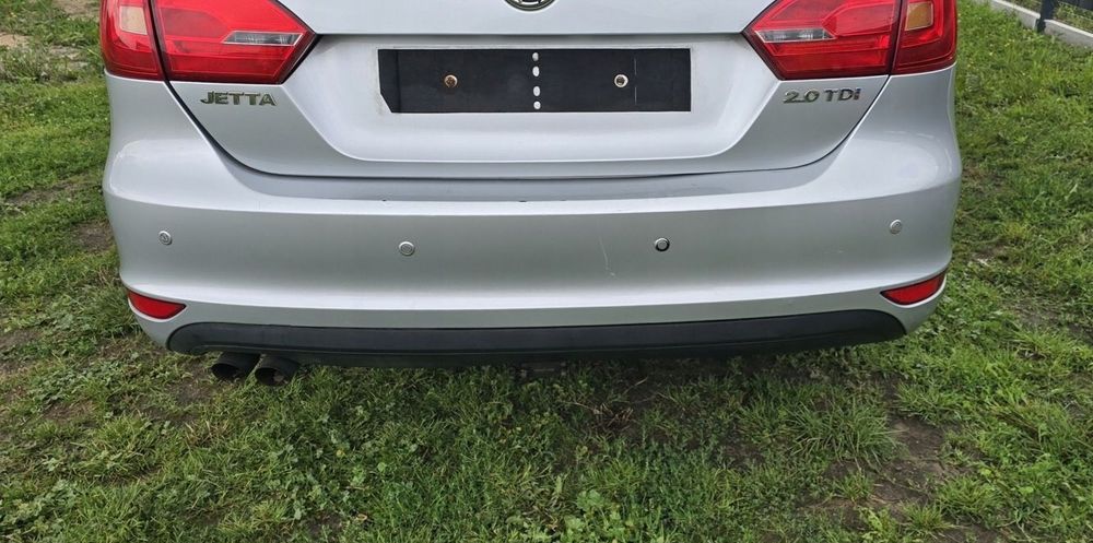 Задній бампер Volkswagen Jetta 6 2010-2018 LA7W під парктроніки