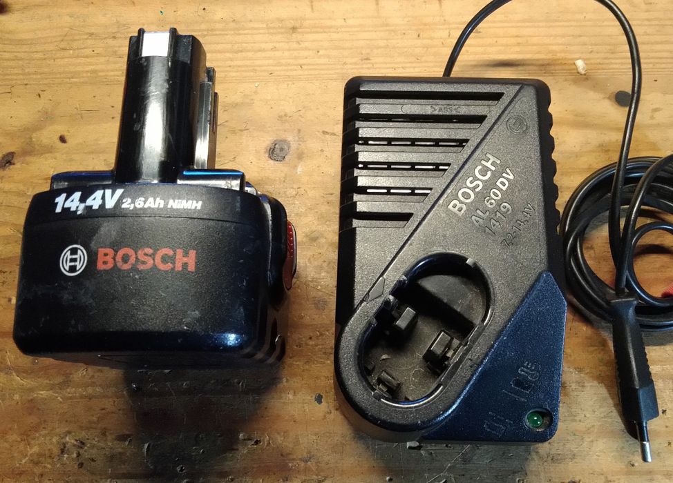 Carregador BOSCH 14.4v 1 bateria