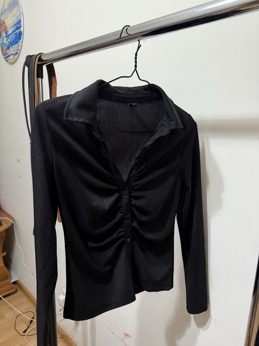 Рубашка чорна зі збірками