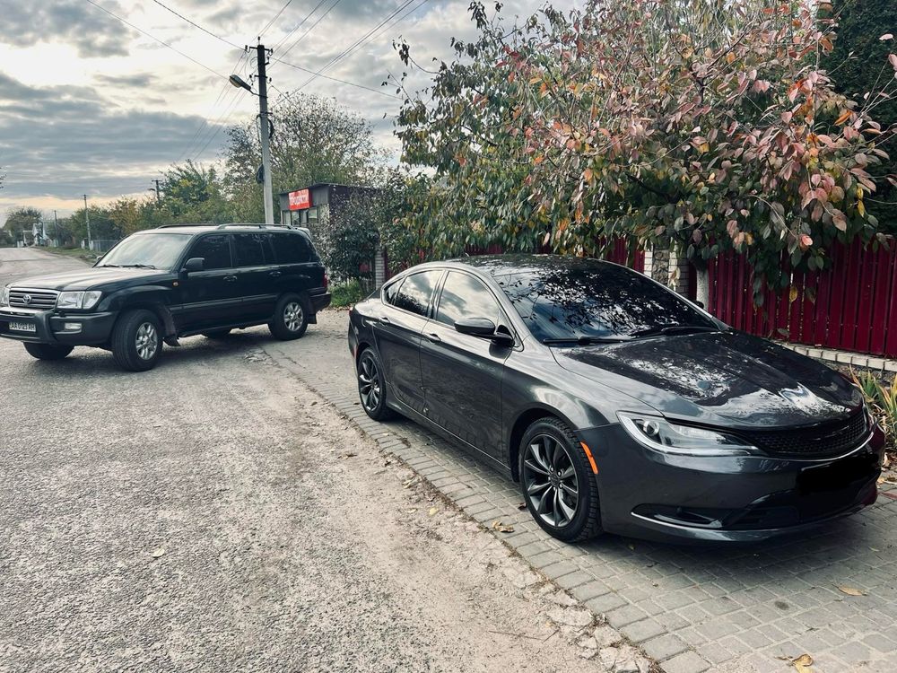 Chrysler 200   S